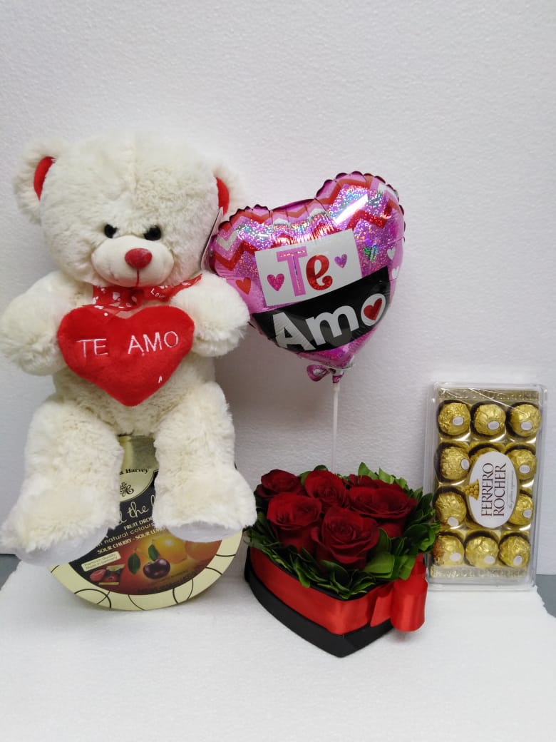 Caja corazn con 6 Rosas ms Bombones Ferrero Rocher 150Grs, Peluche 30Cm , Caramelos Mix 175Grs y Globito 